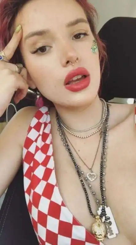 bella thorne 31