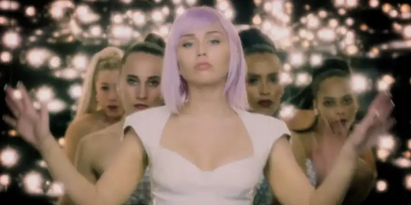 Miley Cyrus nella quinta stagione di Black Mirror 