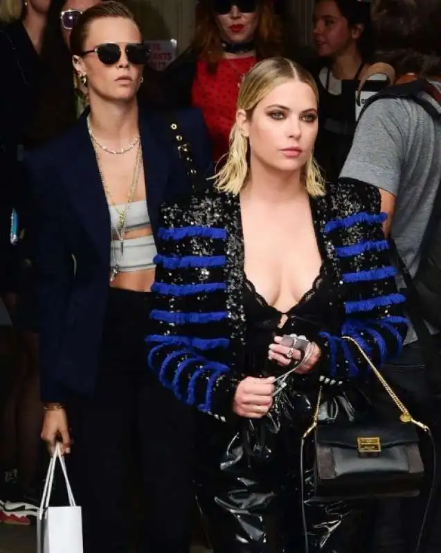 cara delevingne e ashley benson 5