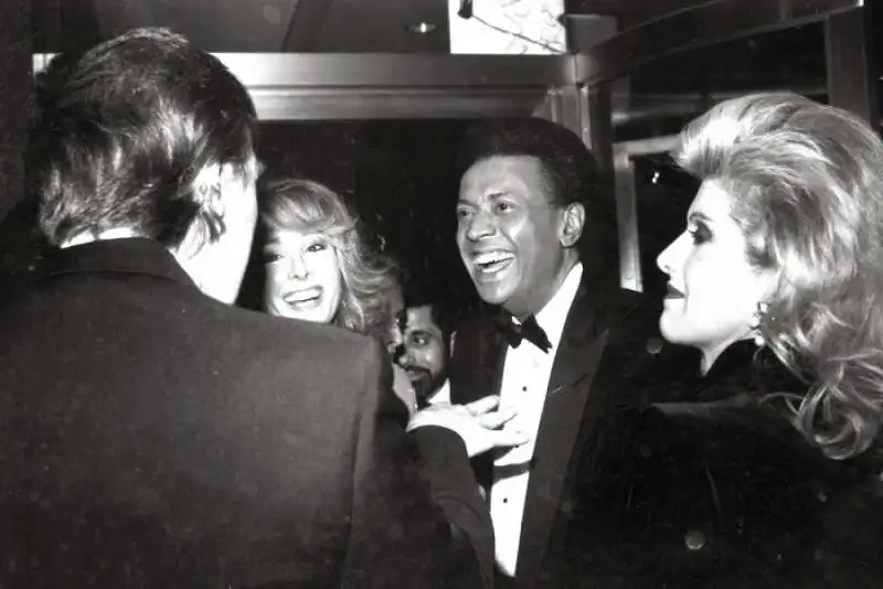 e jean carroll e il marito john johnson con ivana e donald trump 