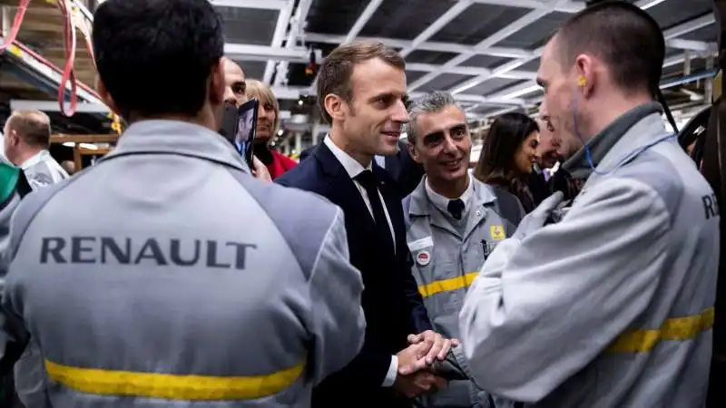 EMMANUEL MACRON RENAULT