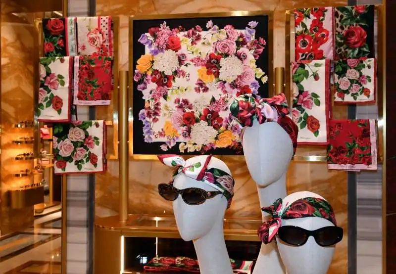 foulard e occhiali dolce e gabbana