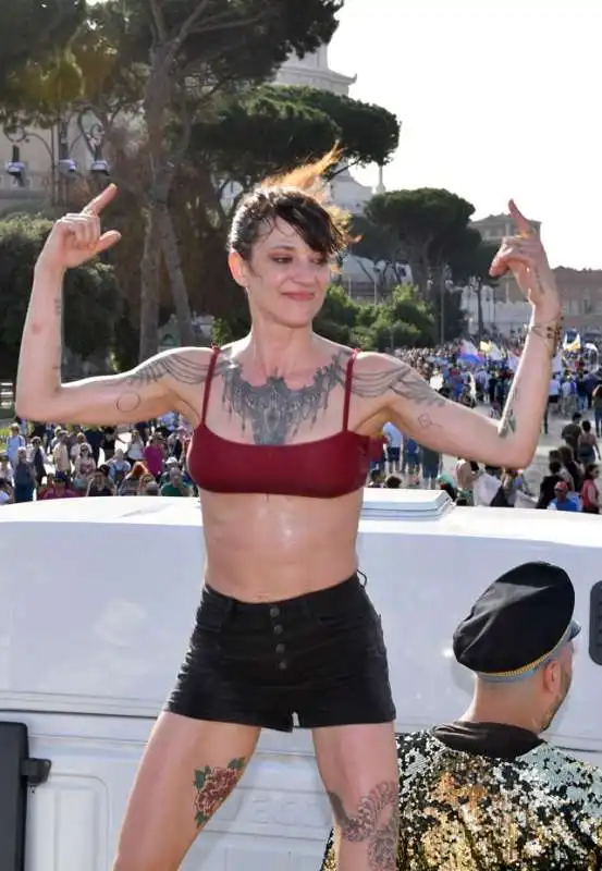 gay pride 2019   asia argento 10