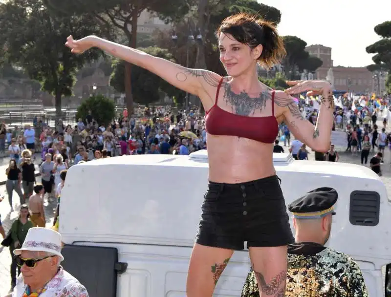 gay pride 2019   asia argento 11