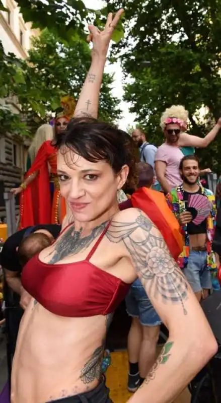 gay pride 2019   asia argento 4