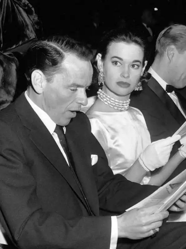 gloria  vanderbilt con frank sinatra