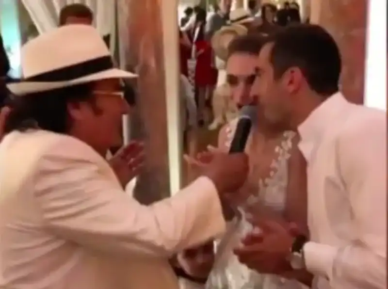 Henrikh Mkhitaryan e la moglie con al bano