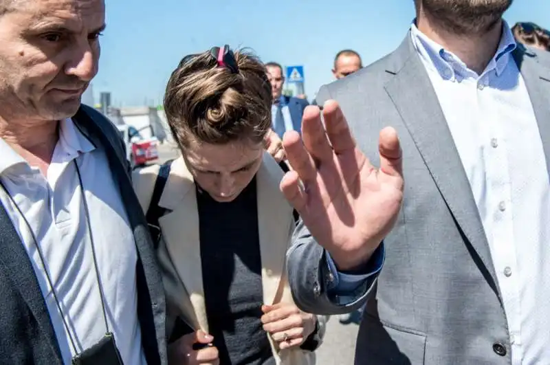 l'arrivo di amanda knox a linate 11