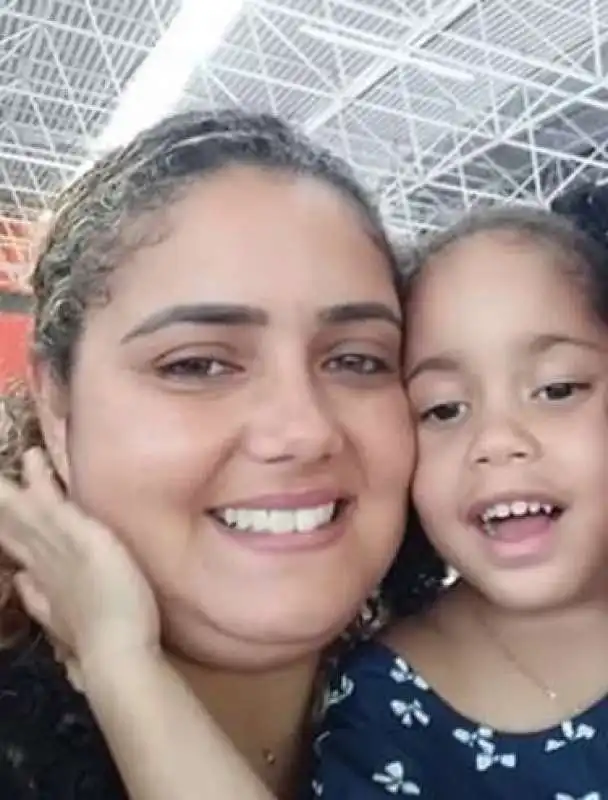 luzia aparecida alencar dos santos e la figlia