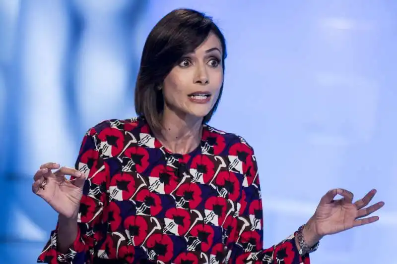 mara carfagna ospite a 'l'aria che tira' 9