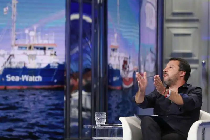 matteo salvini ospite a porta a porta 2