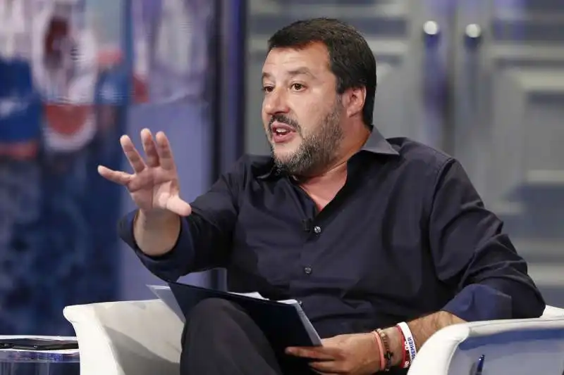 matteo salvini ospite a porta a porta 4