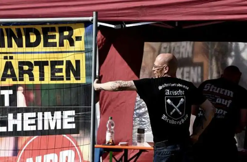 neonazisti a ostritz per il festival scudo e spada 4