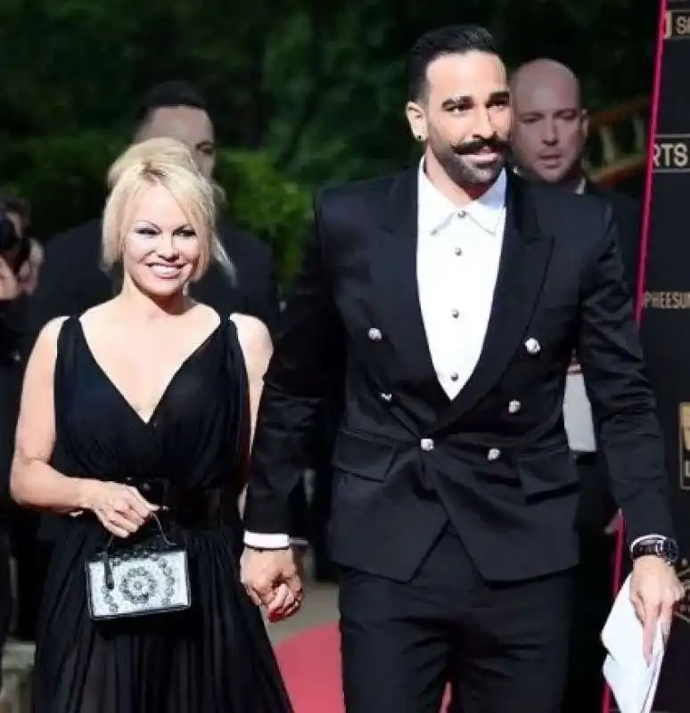 pamela anderson e adil rami 10