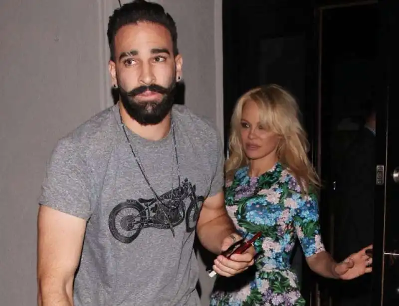 pamela anderson e adil rami 13