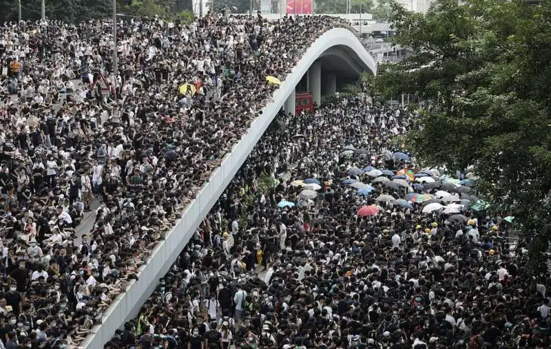 proteste a hong kong per la legge sull'estradizione in cina 33