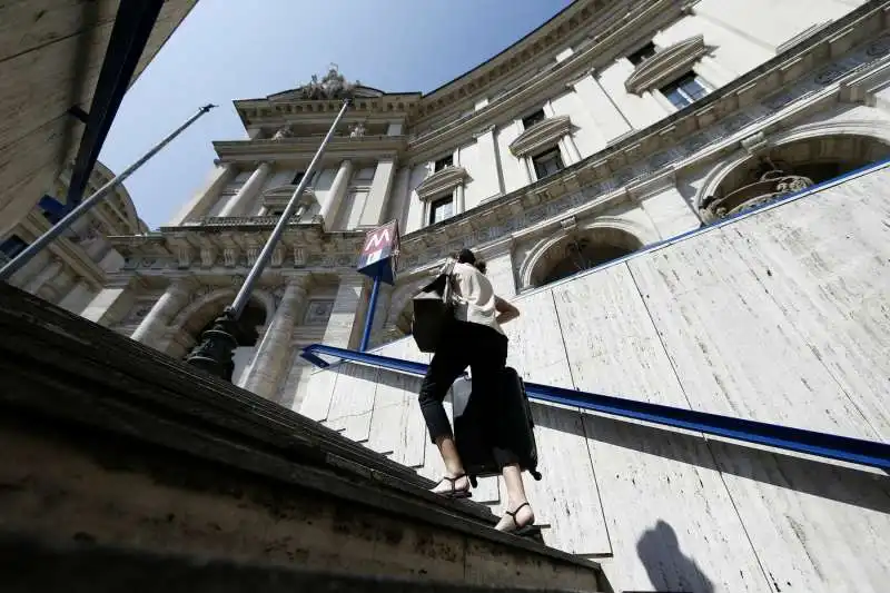 roma, dopo 246 giorni riapre la fermata metro repubblica 14