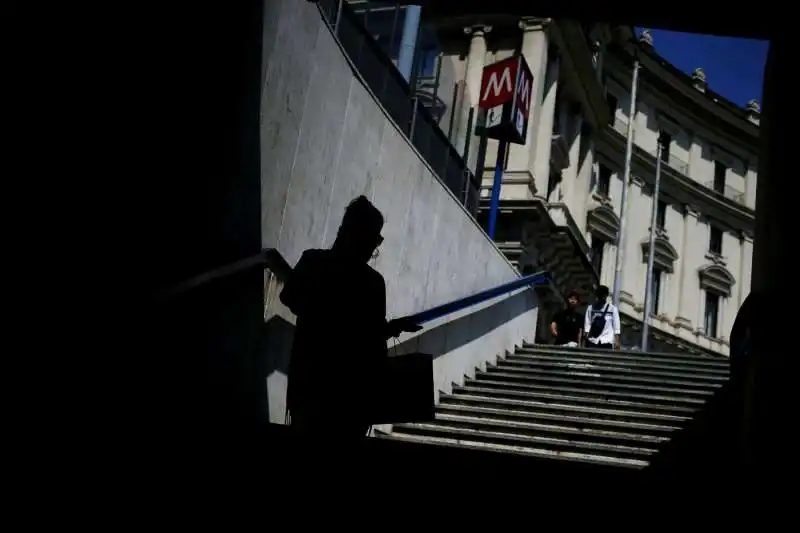 roma, dopo 246 giorni riapre la fermata metro repubblica 19