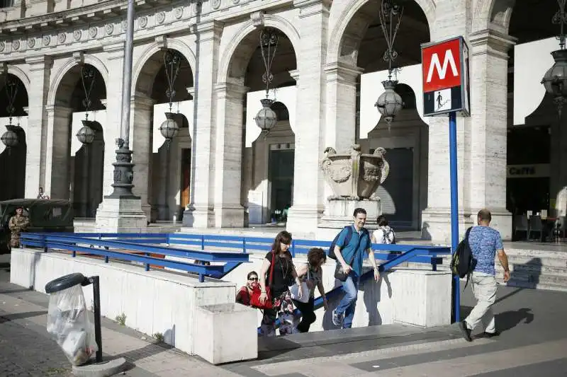 roma, dopo 246 giorni riapre la fermata metro repubblica 2