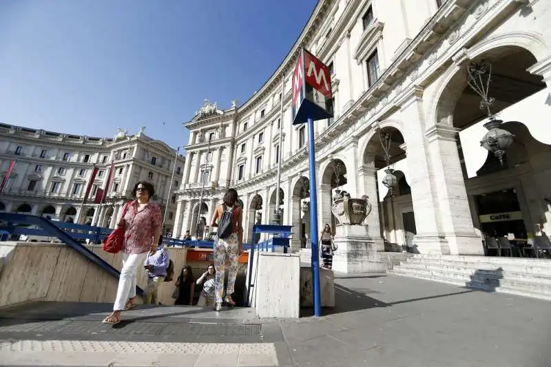 roma, dopo 246 giorni riapre la fermata metro repubblica 4