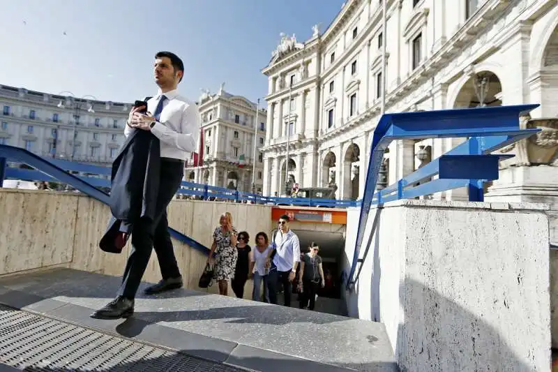 roma, dopo 246 giorni riapre la fermata metro repubblica 5