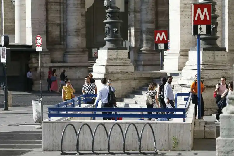 roma, dopo 246 giorni riapre la fermata metro repubblica 6