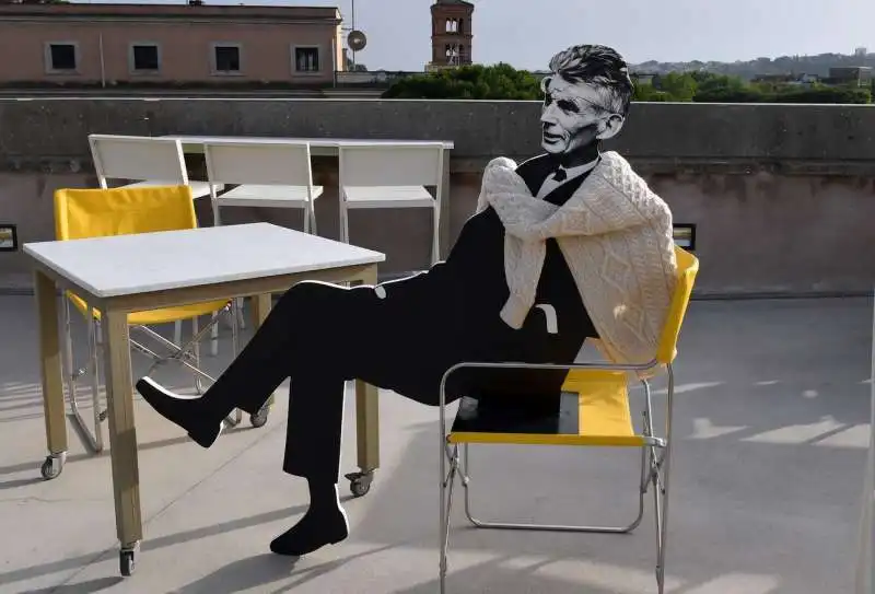 sagome di samuel beckett in terrazza foto di bacco (2)