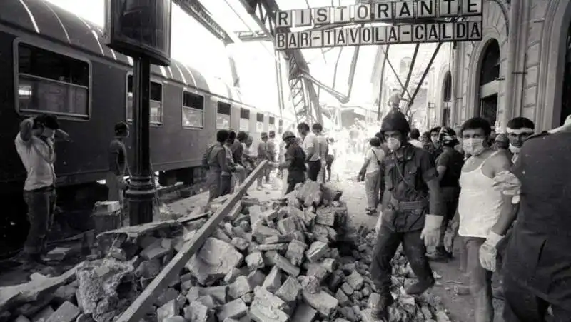 strage alla stazione di bologna   2 agosto 1980 6