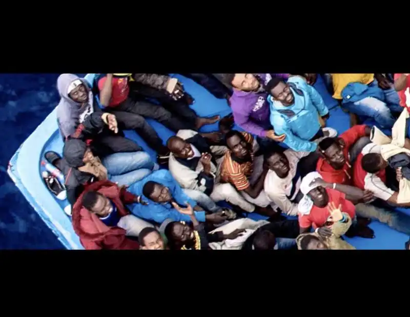 WHERE ARE YOU - IL DOCUMENTARIO DI NATIONAL GEOGRAPHIC SULLA FOTO DEL BARCONE DI MIGRANTI DI MASSIMO SESTINI 4