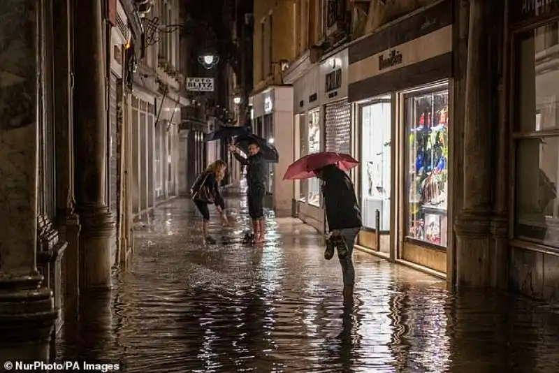 acqua alta a venezia   giugno 2020 7