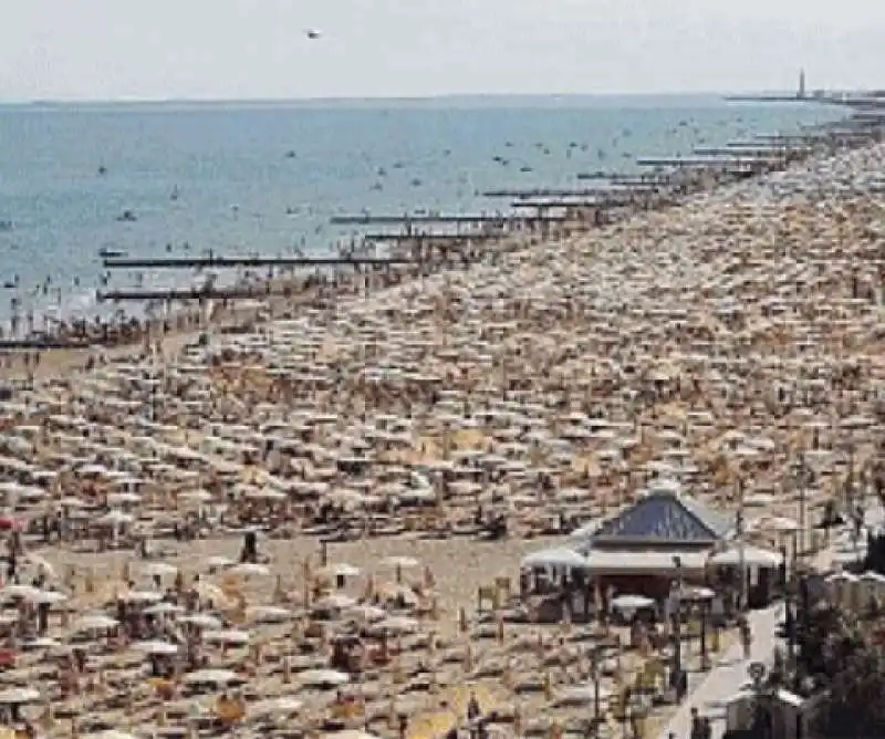 assembramenti in spiaggia 5