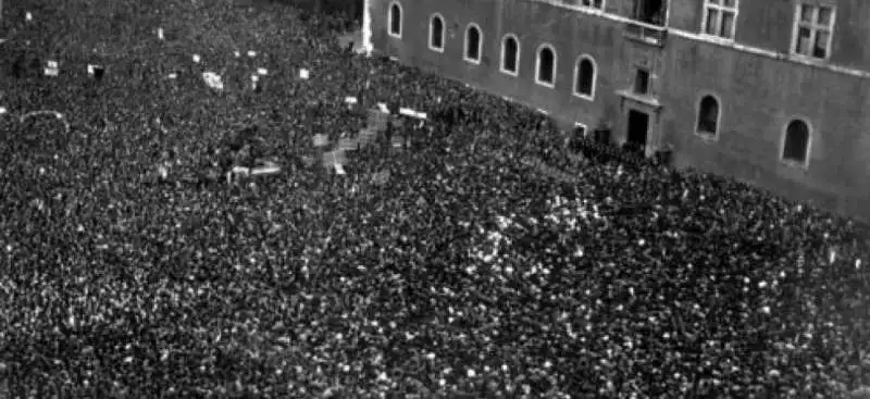 BENITO MUSSOLINI ANNUNCIA L ENTRATA IN GUERRA DELL ITALIA 