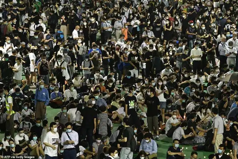 commemorazione della strage di piazza tienanmen a hong kong