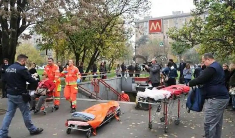 FERITI  DOPO  LE FRENATE BRUSCHE DELLA METRO DI MILANO