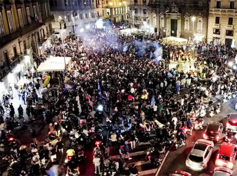 FESTEGGIAMENTI A NAPOLI PER LA COPPA ITALIA  