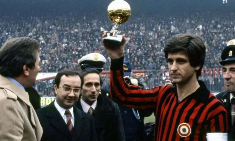 gianni rivera con il pallone d'oro