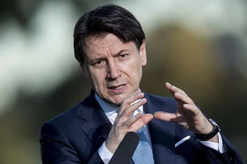 giuseppe conte   conferenza stampa a villa pamphilj 17