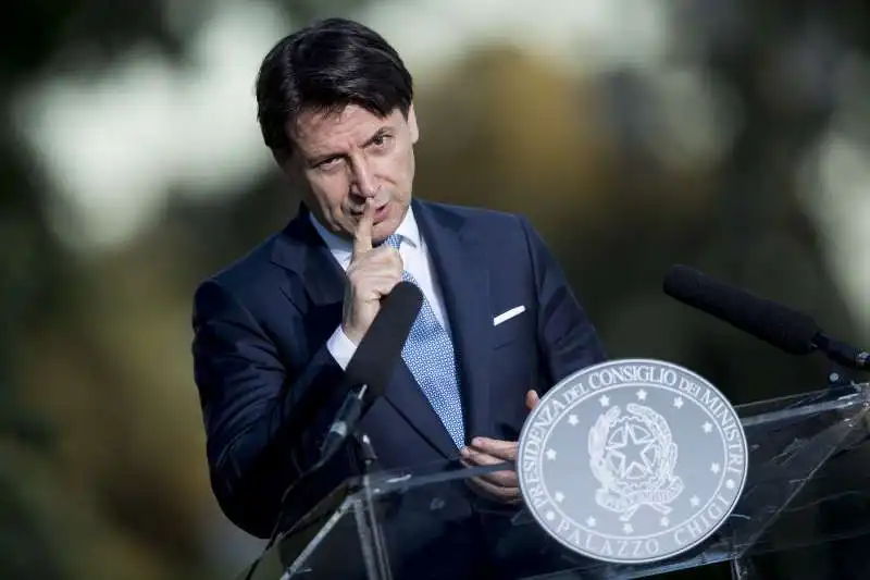 giuseppe conte   conferenza stampa a villa pamphilj 18