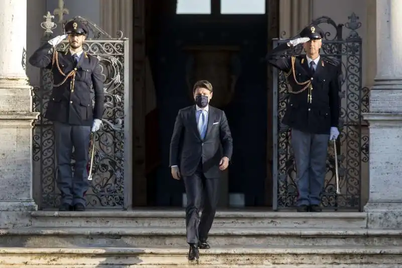 giuseppe conte   conferenza stampa a villa pamphilj 5