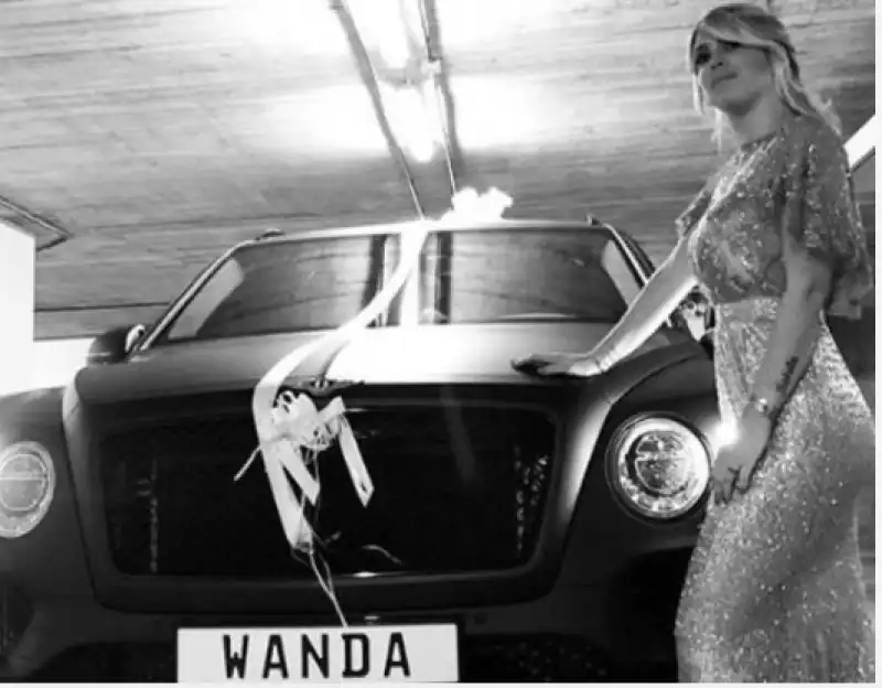 icardi wanda nara bentley in regalo