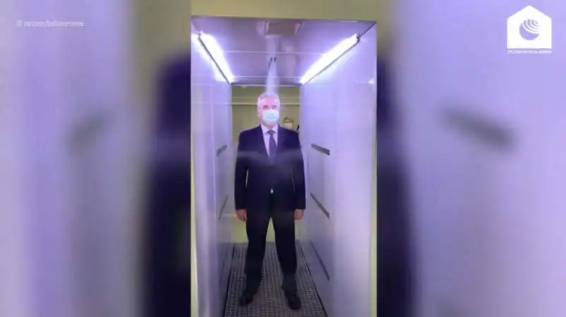 il tunnel disinfettante di vladimir putin 4