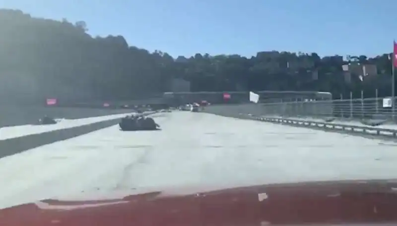 il video della prima auto che attraversa il nuovo ponte di genova 4