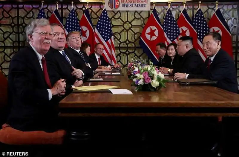 john bolton, mike pompeo e donald trump incontrano kim jong un