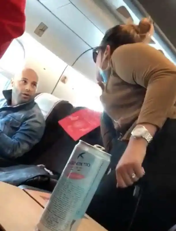 lite per una mascherina in treno  1