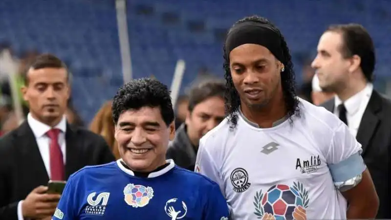 MARADONA E RONALDINHO