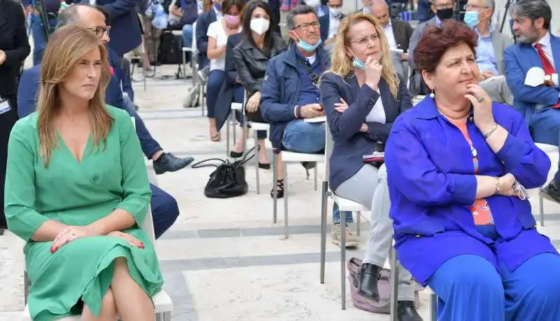 maria elena boschi  teresa bellanova  foto di bacco