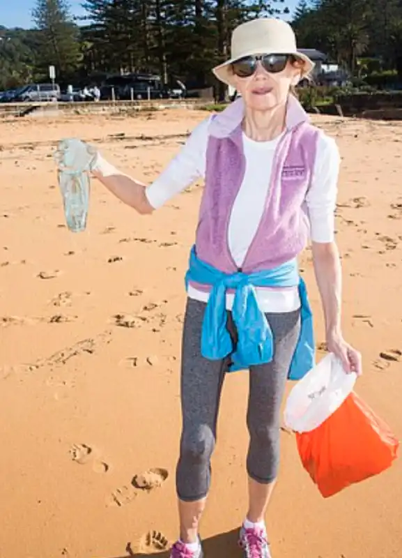 mascherine nella spiaggia 1