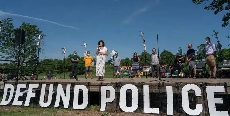 proteste a minneapolis per omicidio di george floyd 3