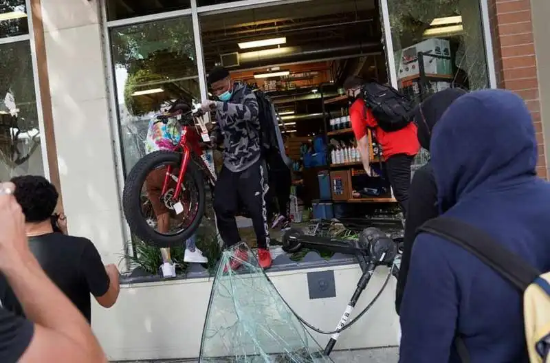 proteste in california per omicidio di george floyd 9