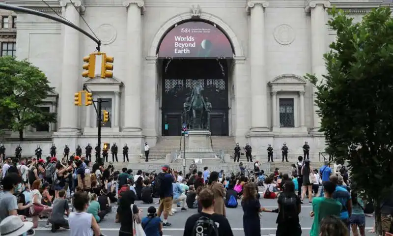 theodore roosevelt la statua al museo di storia naturale di new york